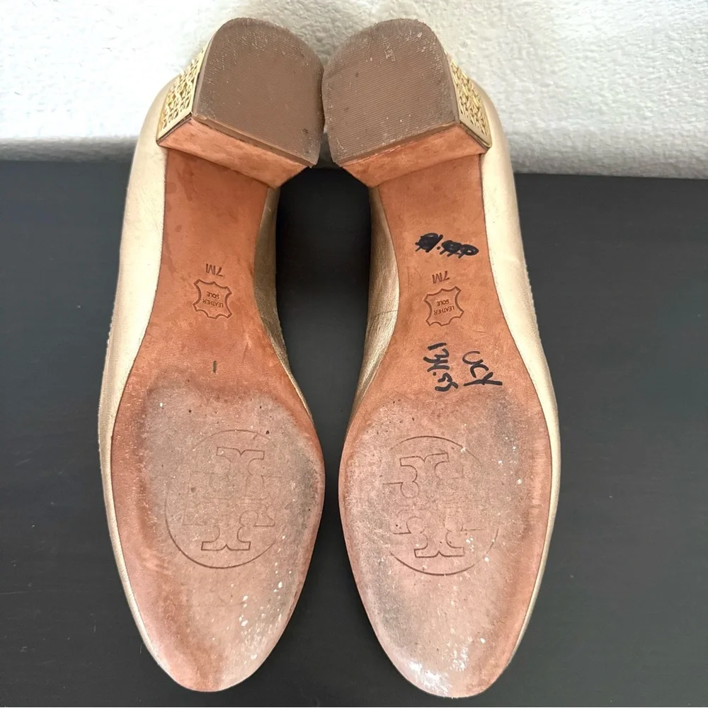 TORY BURCH Gold Logo Block Heel Round Toe Bow Leather Pumps